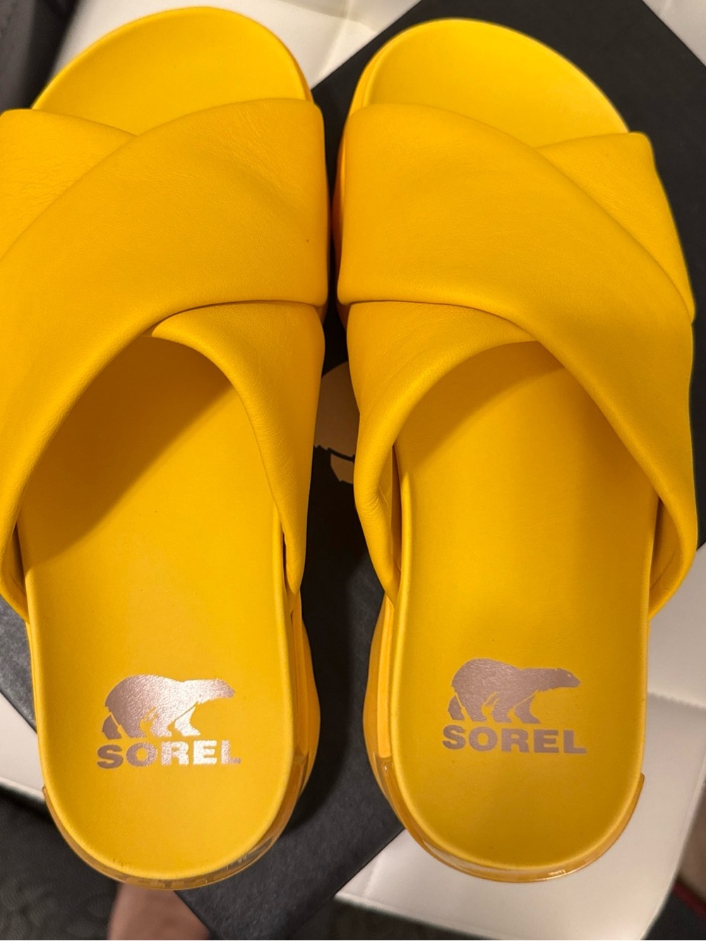 Sorel VIIBE Bright Yellow Crisscross Slide Sandals size 8.5 NIB